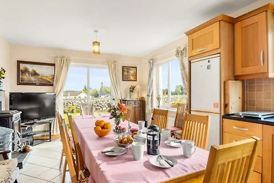 Haus nahe Lough Mask mit Gartenblick