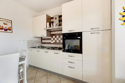 Zwembad condivisa en ampio spazio esterno...