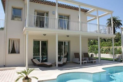 Verleidelijke villa in Juan-les-Pins vlakbij ...