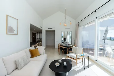 Exclusive 3-bed Penthouse Alcazaba Lagoon...