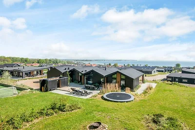 12 Personen Ferienhaus in Sjølund