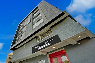 Super Townhouse Ulsoor