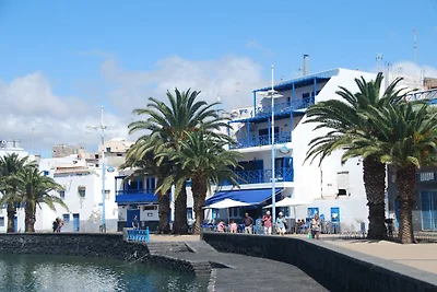 Modernes Apartment in Arrecife mit Terrasse