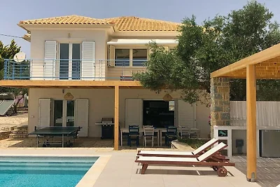 Ferienhaus in Kamaria mit Schwimmbecken