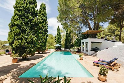 Villa mit Pool und Blick auf die Landschaft