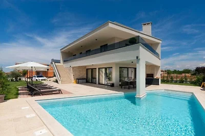 Villa in Nova Vas met terras