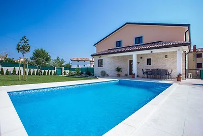Stilvolles Ferienhaus in Brtonigla mit Pool