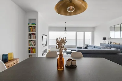 Modernes Apartment mit Meerblickterrasse