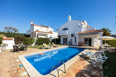 Villa in Galé mit Pool nahe São Lourenço
