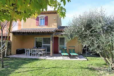 Accogliente casa vacanze ad Arles con piscina
