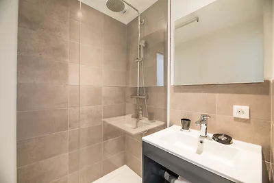 Apartamento Lecci con piscinas al aire libre