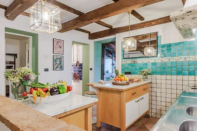 Villa a Pescia con vista sui vigneti