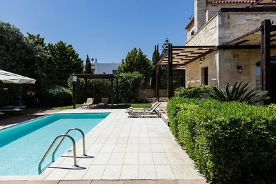 Villa in Adelianos Kampos