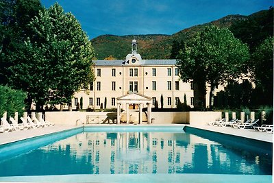 Wohnung in einem Château de la Drôme mit Pool