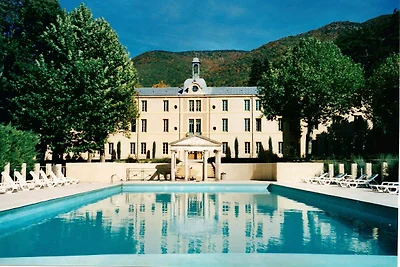 Wohnung in einem Château de la Drôme mit Pool