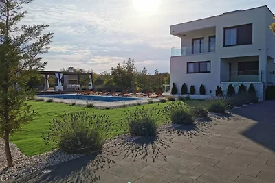Modern Villa with Private Heated Pool and Lou...