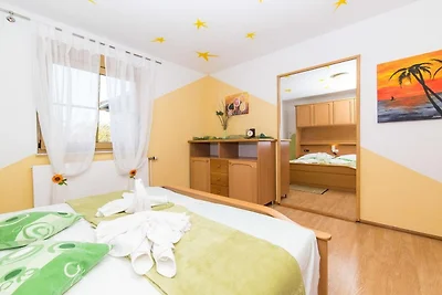 Four Bedroom Holiday Home with Pool