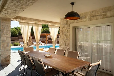 Villa in Gostinjac mit Schwimmbecken