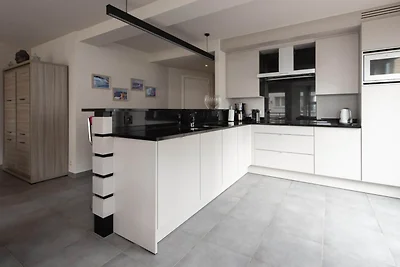 Schöne Wohnung mit seitlichem Meerblick