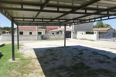 Villa in Radetici mit Schwimmbecken