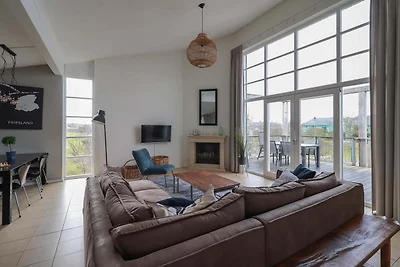 Luxuriöse freistehende Villa in Strandnähe