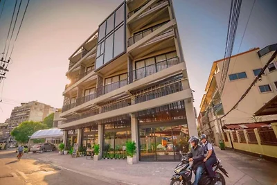 Executive Suite Chic | Bangkok City