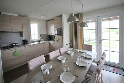 Schöne Villa mit Infrarotsauna, in Strandnähe