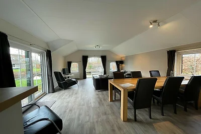 Ferienhaus in Sint Nicolaasga mit Garten