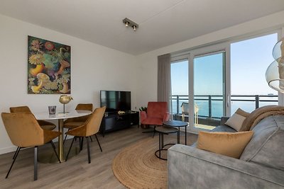 Helles, modernes Apartment mit großen Balkone...