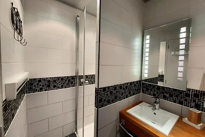 Schöne 2-Zimmer-Wohnung, renoviert für 5 Pers...