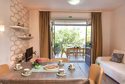 One Bedroom Apartment with Terrace and Sea Vi...