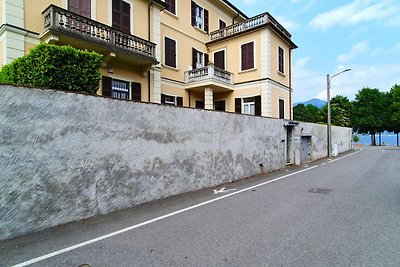 Elegant appartement aan het meer in Luino