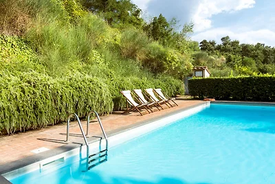 Spaziosa Villa con piscina privata a...