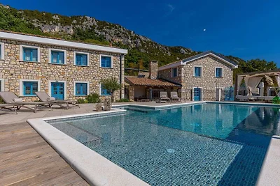 Villa in Crikvenica mit Schwimmbecken