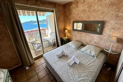 Appartement met Zeezicht en Zwembad