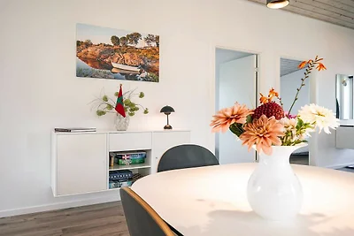 6 Personen Ferienhaus in Nexø-By Traum