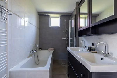 Wellness-Wohnzimmer mit Sauna