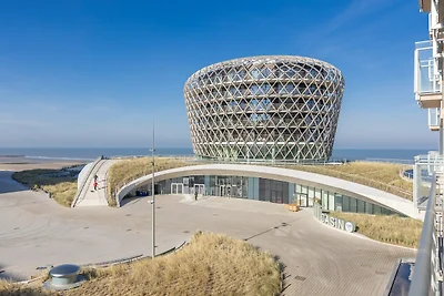 Studio met zicht op zee en casino.