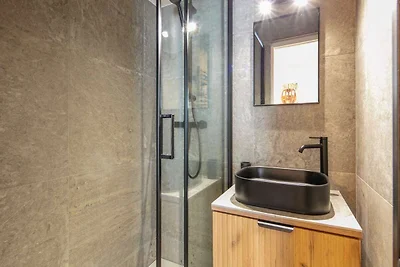 Alpenhaus mit Balkon in der Nähe der...