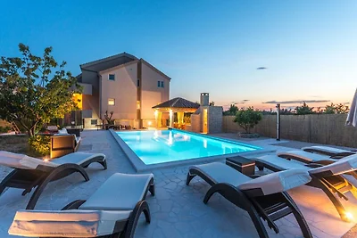 Modernes Ferienhaus in Pristeg mit Pool