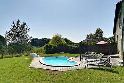 Villa mit Terrasse im ländlichen Chalais