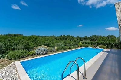 Villa moderna con piscina, terrazza coperta e...