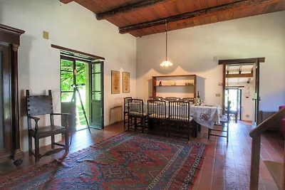 Ferienhaus auf einem Hügel mit Garten