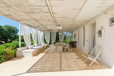 Villa Aura d'Olivo / UTNZ