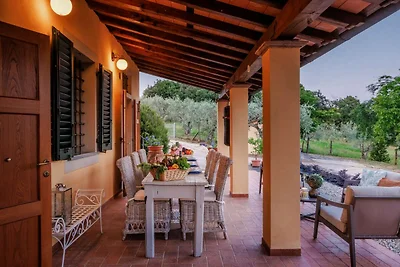 Villa nabij Lucca met wijngaardzicht
