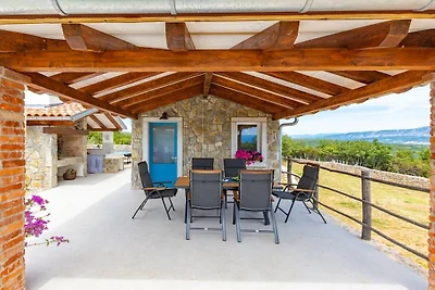 Ferienhaus in Risika mit Schwimmbecken