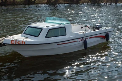 Mit Boot am See "A"