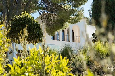 Villa mit Pool und Blick auf die Landschaft