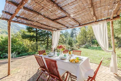 Villa tra i boschi a Camaiore