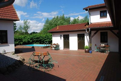 Idyllische Wohnung mit Pool in Mecklenburg